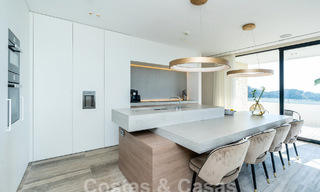 Villa de luxe moderne à vendre avec vue sur la mer dans une communauté fermée entourée de nature à Marbella - Benahavis 59277 