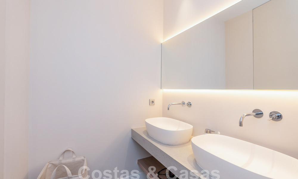 Villa de luxe moderne à vendre avec vue sur la mer dans une communauté fermée entourée de nature à Marbella - Benahavis 59281