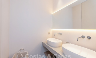 Villa de luxe moderne à vendre avec vue sur la mer dans une communauté fermée entourée de nature à Marbella - Benahavis 59281 