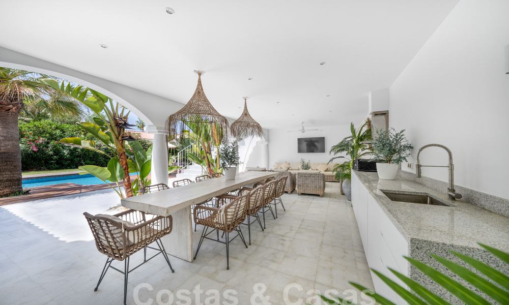 Villa méditerranéenne de luxe à vendre à quelques pas de la plage à l'est du centre de Marbella 59396