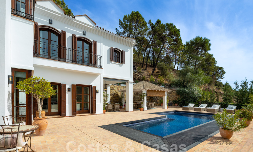 Villa méditerranéenne de luxe à vendre dans une communauté fermée à El Madroñal, Marbella - Benahavis 59523