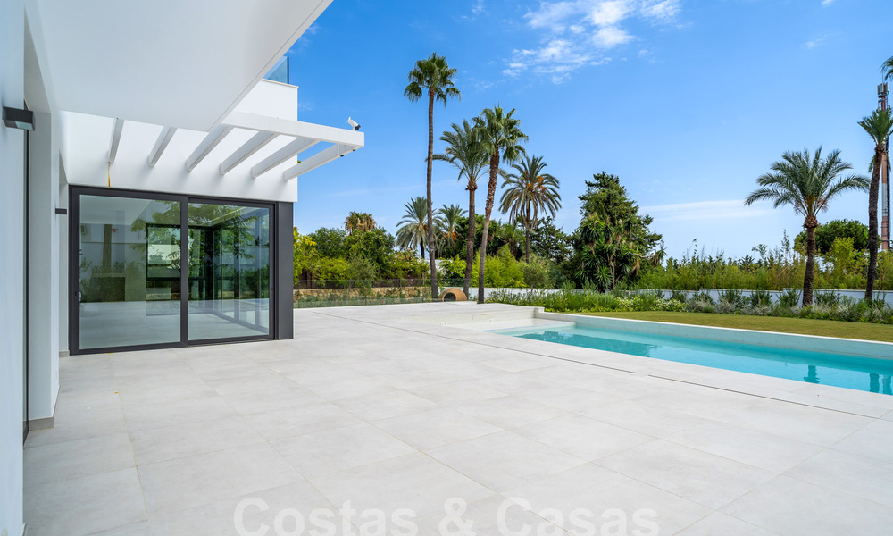 Villa contemporaine neuve à vendre dans une urbanisation golfique privilégiée sur le Nouveau Golden Mile, Marbella - Benahavis 59561