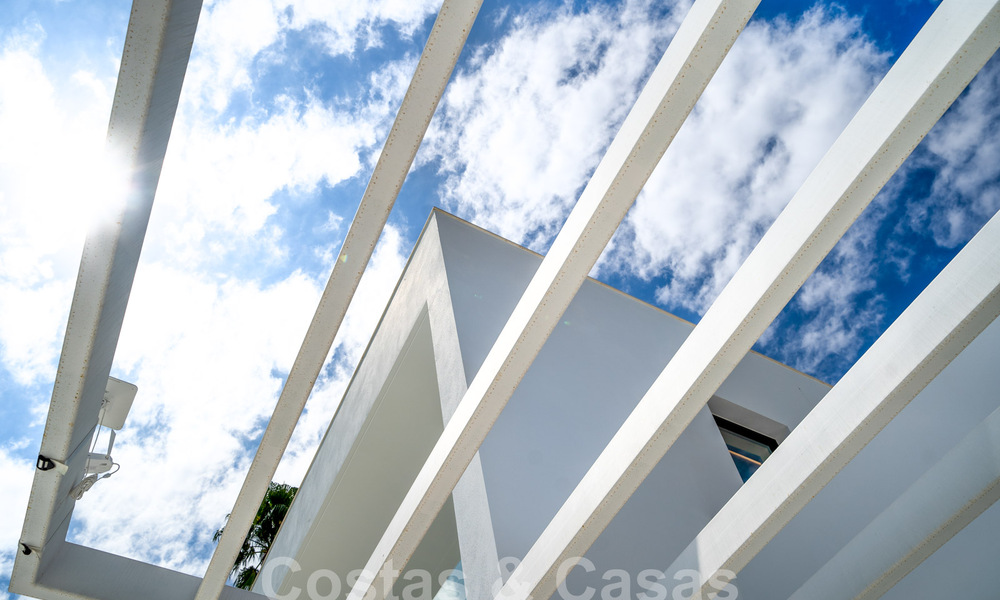 Villa contemporaine neuve à vendre dans une urbanisation golfique privilégiée sur le Nouveau Golden Mile, Marbella - Benahavis 59566