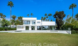 Villa contemporaine neuve à vendre dans une urbanisation golfique privilégiée sur le Nouveau Golden Mile, Marbella - Benahavis 59568 
