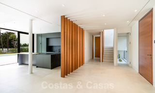 Villa contemporaine neuve à vendre dans une urbanisation golfique privilégiée sur le Nouveau Golden Mile, Marbella - Benahavis 59573 