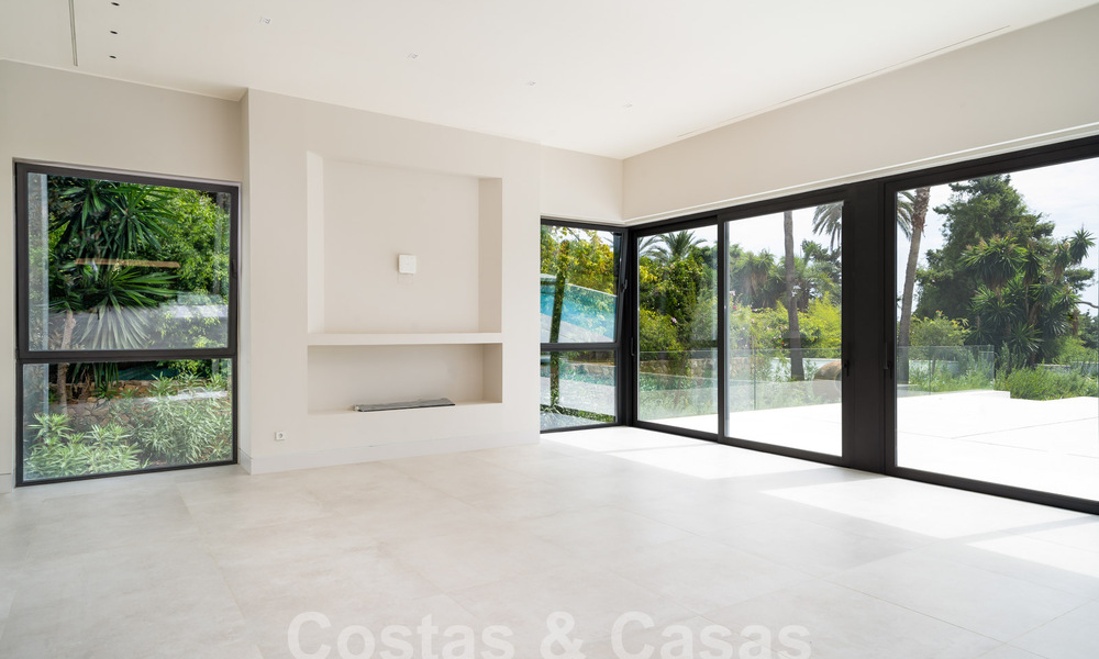 Villa contemporaine neuve à vendre dans une urbanisation golfique privilégiée sur le Nouveau Golden Mile, Marbella - Benahavis 59578