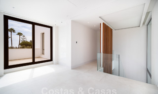 Villa contemporaine neuve à vendre dans une urbanisation golfique privilégiée sur le Nouveau Golden Mile, Marbella - Benahavis 59584 