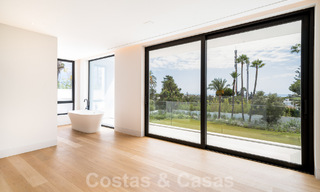 Villa contemporaine neuve à vendre dans une urbanisation golfique privilégiée sur le Nouveau Golden Mile, Marbella - Benahavis 59585 