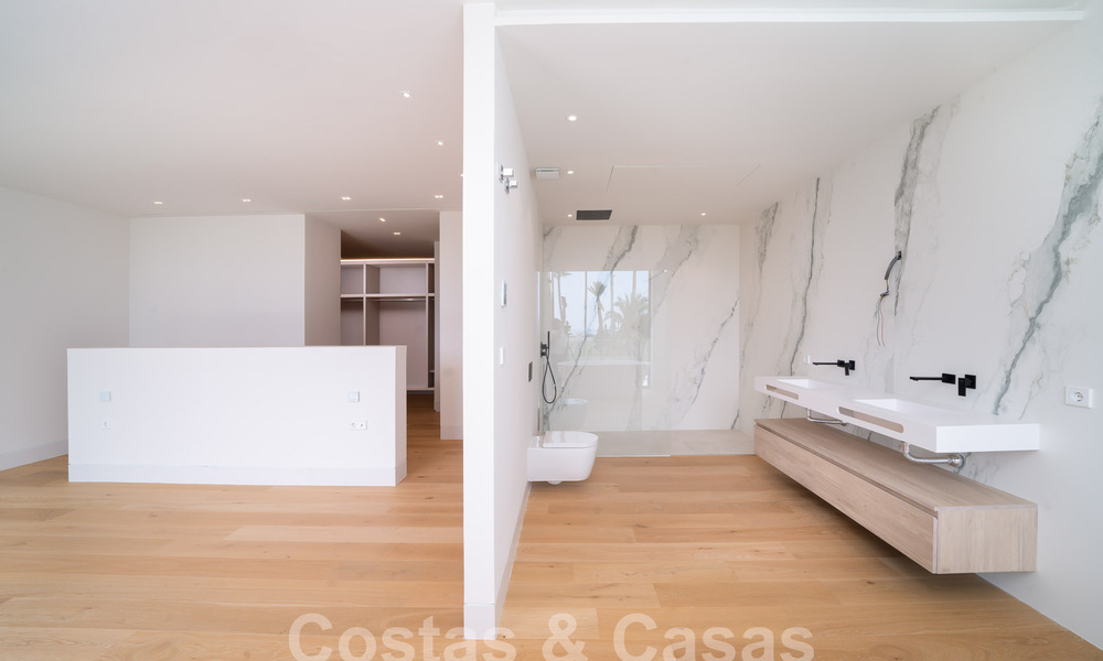Villa contemporaine neuve à vendre dans une urbanisation golfique privilégiée sur le Nouveau Golden Mile, Marbella - Benahavis 59586