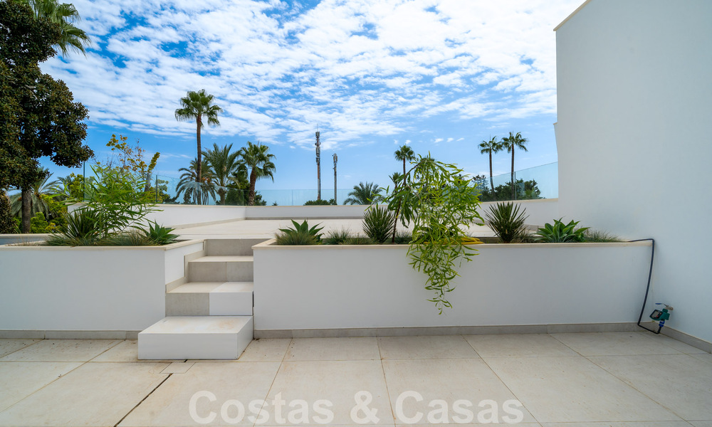 Villa contemporaine neuve à vendre dans une urbanisation golfique privilégiée sur le Nouveau Golden Mile, Marbella - Benahavis 59592