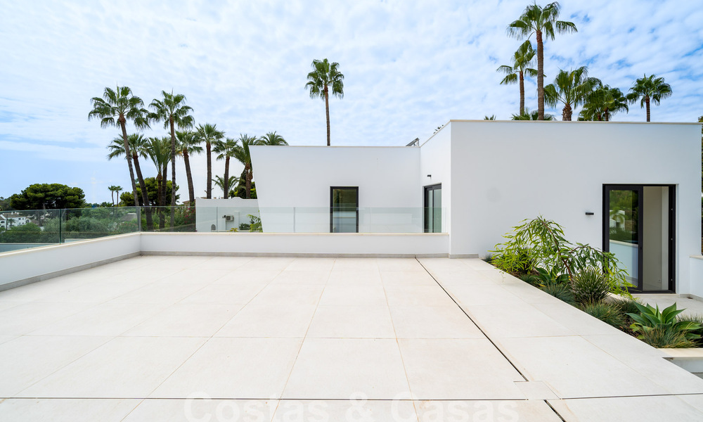 Villa contemporaine neuve à vendre dans une urbanisation golfique privilégiée sur le Nouveau Golden Mile, Marbella - Benahavis 59593