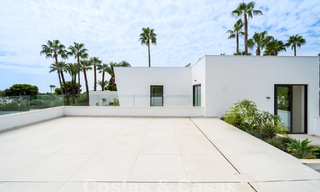 Villa contemporaine neuve à vendre dans une urbanisation golfique privilégiée sur le Nouveau Golden Mile, Marbella - Benahavis 59593 