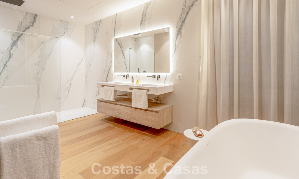 Villa contemporaine neuve à vendre dans une urbanisation golfique privilégiée sur le Nouveau Golden Mile, Marbella - Benahavis 782465