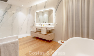 Villa contemporaine neuve à vendre dans une urbanisation golfique privilégiée sur le Nouveau Golden Mile, Marbella - Benahavis 782465 