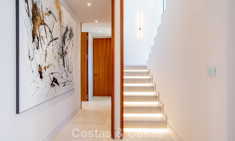 Villa contemporaine neuve à vendre dans une urbanisation golfique privilégiée sur le Nouveau Golden Mile, Marbella - Benahavis 782474