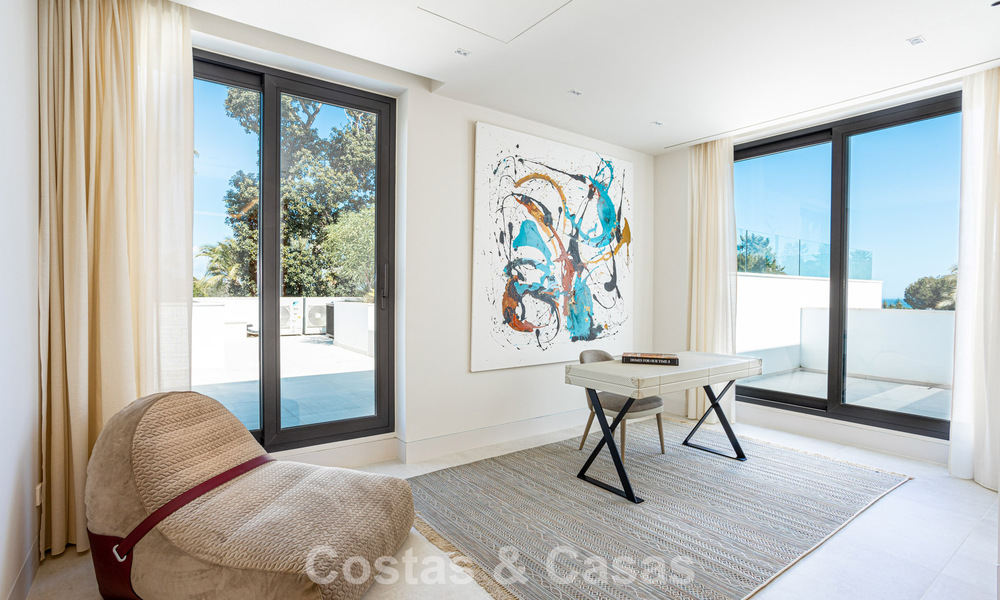 Villa contemporaine neuve à vendre dans une urbanisation golfique privilégiée sur le Nouveau Golden Mile, Marbella - Benahavis 782476