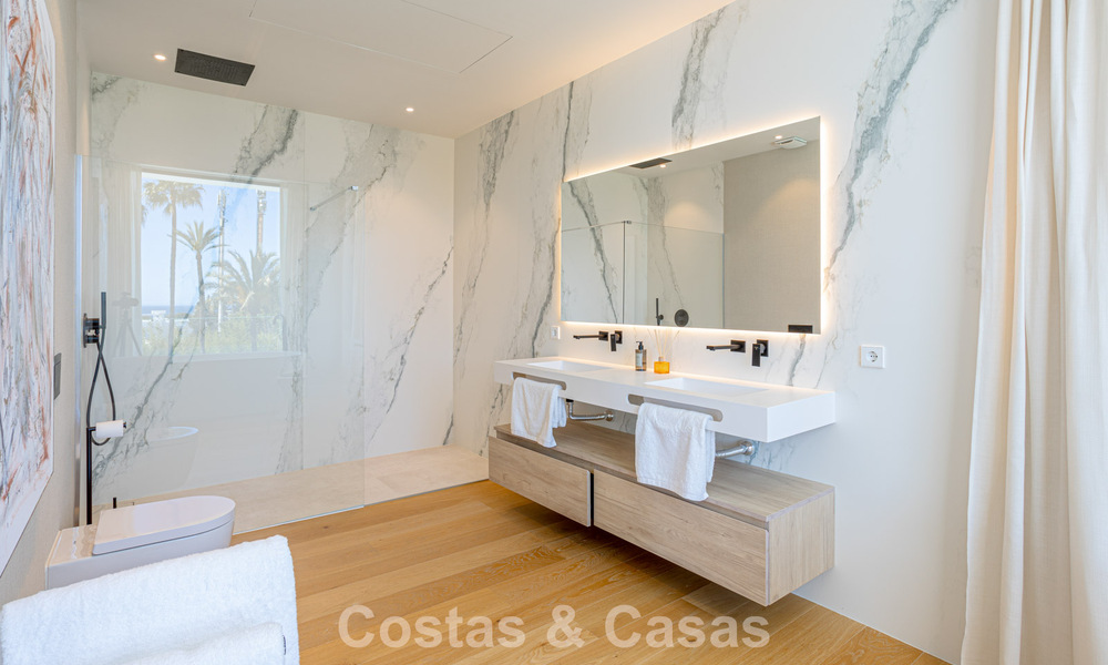 Villa contemporaine neuve à vendre dans une urbanisation golfique privilégiée sur le Nouveau Golden Mile, Marbella - Benahavis 782480