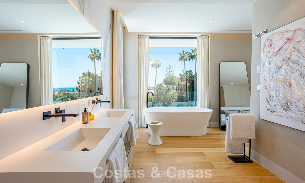 Villa contemporaine neuve à vendre dans une urbanisation golfique privilégiée sur le Nouveau Golden Mile, Marbella - Benahavis 782481