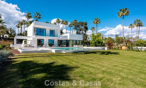 Villa contemporaine neuve à vendre dans une urbanisation golfique privilégiée sur le Nouveau Golden Mile, Marbella - Benahavis 782487
