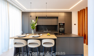 Villa contemporaine neuve à vendre dans une urbanisation golfique privilégiée sur le Nouveau Golden Mile, Marbella - Benahavis 782495 