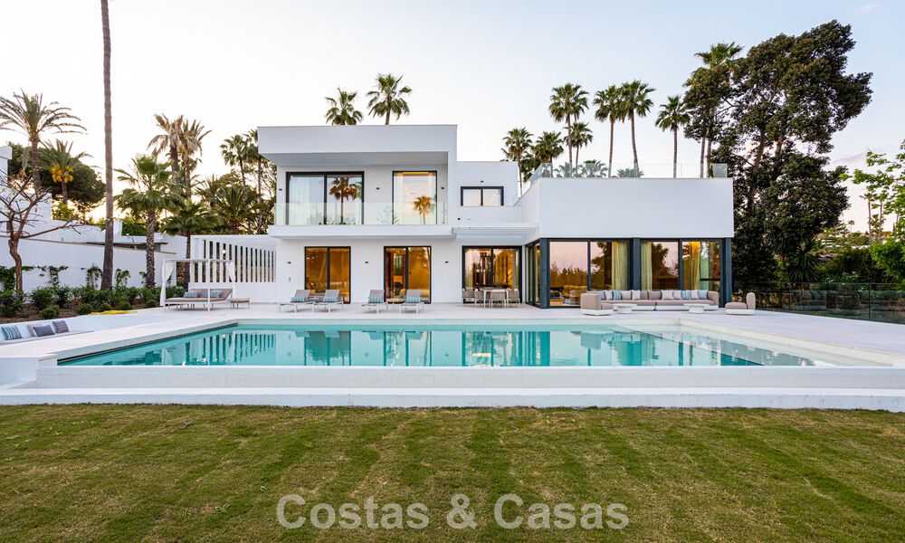 Villa contemporaine neuve à vendre dans une urbanisation golfique privilégiée sur le Nouveau Golden Mile, Marbella - Benahavis 782497