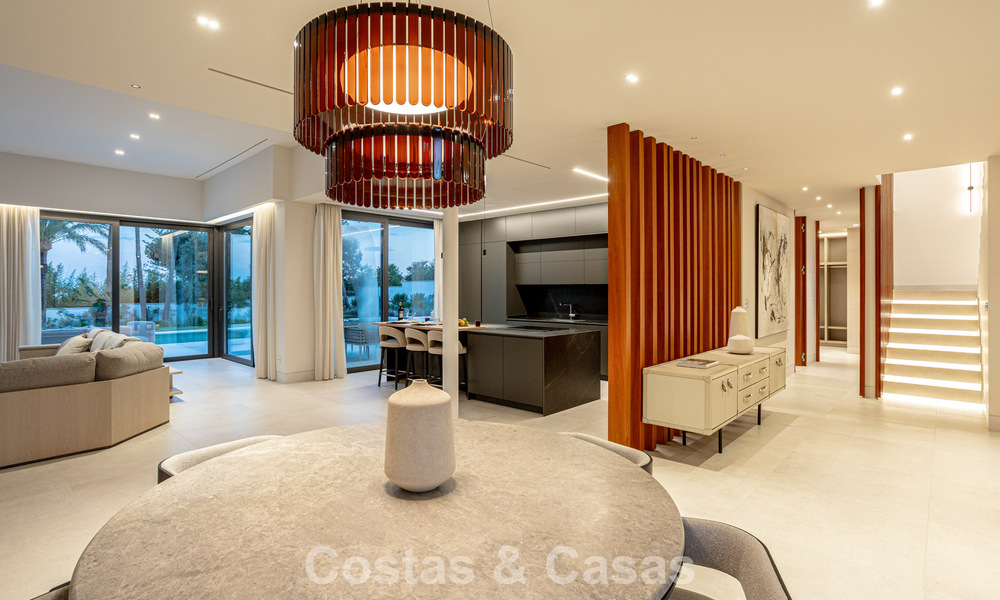 Villa contemporaine neuve à vendre dans une urbanisation golfique privilégiée sur le Nouveau Golden Mile, Marbella - Benahavis 782499