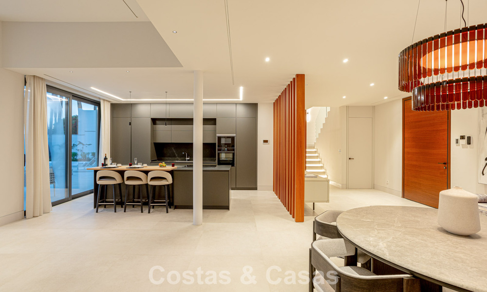 Villa contemporaine neuve à vendre dans une urbanisation golfique privilégiée sur le Nouveau Golden Mile, Marbella - Benahavis 782500