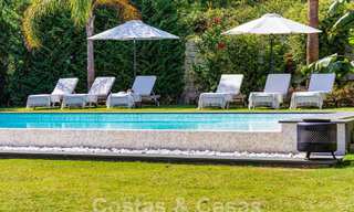 Villa de luxe moderne à vendre dans un style architectural contemporain, à quelques minutes à pied de Puerto Banus, Marbella 59595 