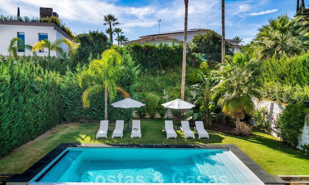 Villa de luxe moderne à vendre dans un style architectural contemporain, à quelques minutes à pied de Puerto Banus, Marbella 59597