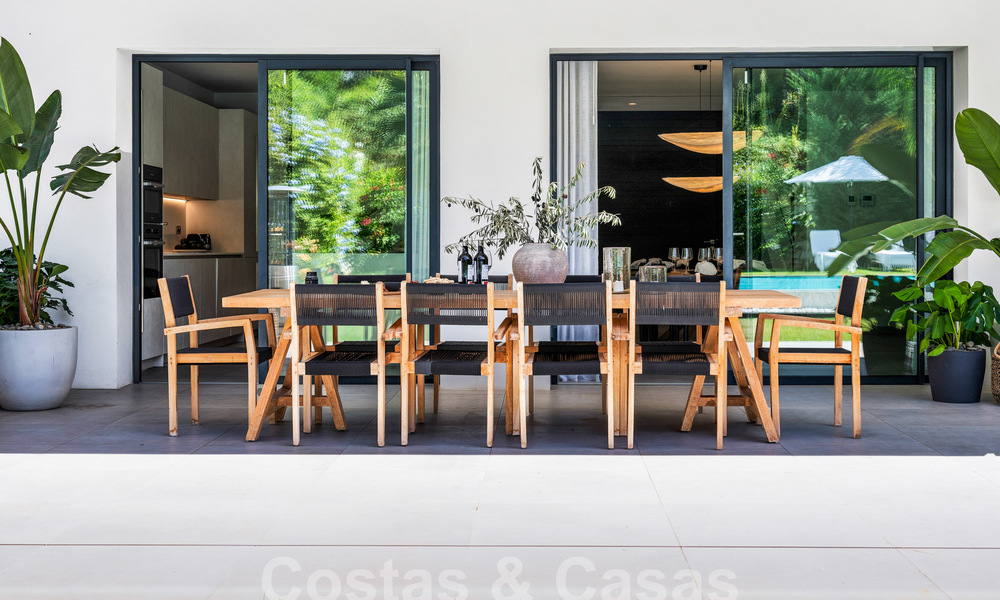 Villa de luxe moderne à vendre dans un style architectural contemporain, à quelques minutes à pied de Puerto Banus, Marbella 59601