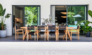 Villa de luxe moderne à vendre dans un style architectural contemporain, à quelques minutes à pied de Puerto Banus, Marbella 59601 