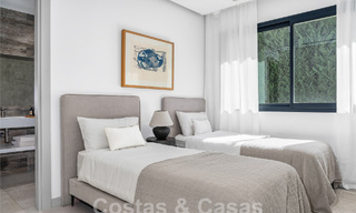 Villa de luxe moderne à vendre dans un style architectural contemporain, à quelques minutes à pied de Puerto Banus, Marbella 59607 