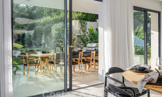 Villa de luxe moderne à vendre dans un style architectural contemporain, à quelques minutes à pied de Puerto Banus, Marbella 59611 