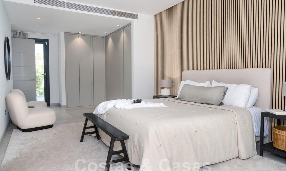 Villa de luxe moderne à vendre dans un style architectural contemporain, à quelques minutes à pied de Puerto Banus, Marbella 59615