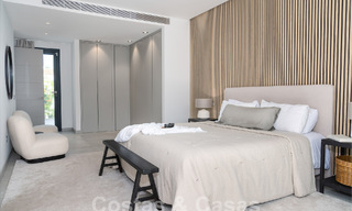 Villa de luxe moderne à vendre dans un style architectural contemporain, à quelques minutes à pied de Puerto Banus, Marbella 59615 