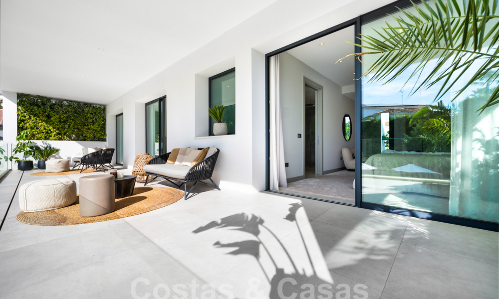 Villa de luxe moderne à vendre dans un style architectural contemporain, à quelques minutes à pied de Puerto Banus, Marbella 59620