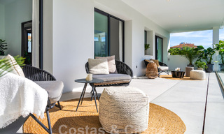 Villa de luxe moderne à vendre dans un style architectural contemporain, à quelques minutes à pied de Puerto Banus, Marbella 59623 