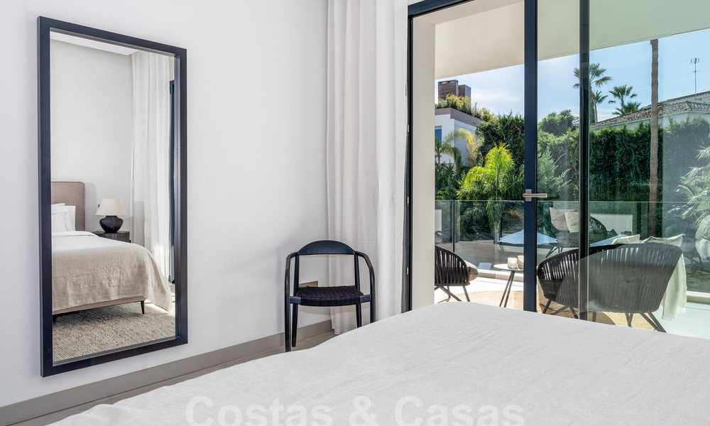 Villa de luxe moderne à vendre dans un style architectural contemporain, à quelques minutes à pied de Puerto Banus, Marbella 59639