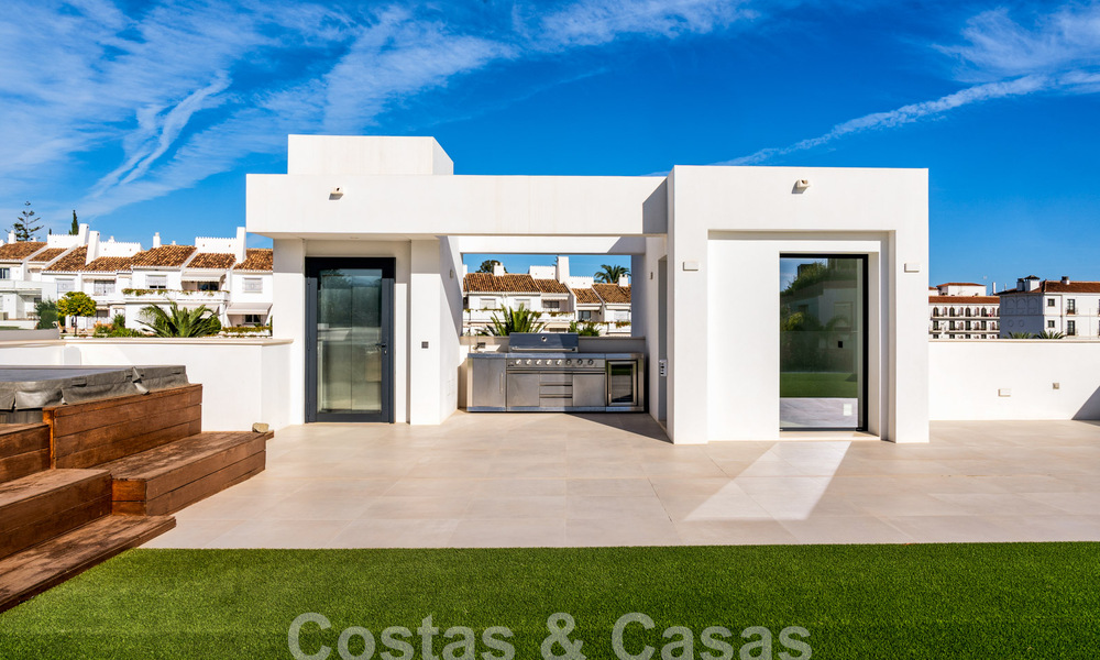 Villa de luxe moderne à vendre dans un style architectural contemporain, à quelques minutes à pied de Puerto Banus, Marbella 59651