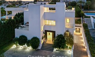 Villa de luxe moderne à vendre dans un style architectural contemporain, à quelques minutes à pied de Puerto Banus, Marbella 788873 