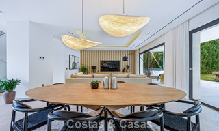Villa de luxe moderne à vendre dans un style architectural contemporain, à quelques minutes à pied de Puerto Banus, Marbella 788876 