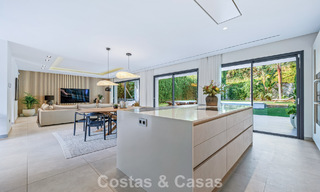 Villa de luxe moderne à vendre dans un style architectural contemporain, à quelques minutes à pied de Puerto Banus, Marbella 788879 
