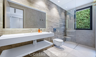 Villa de luxe moderne à vendre dans un style architectural contemporain, à quelques minutes à pied de Puerto Banus, Marbella 788882 