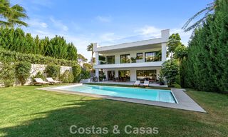 Villa de luxe moderne à vendre dans un style architectural contemporain, à quelques minutes à pied de Puerto Banus, Marbella 788887 