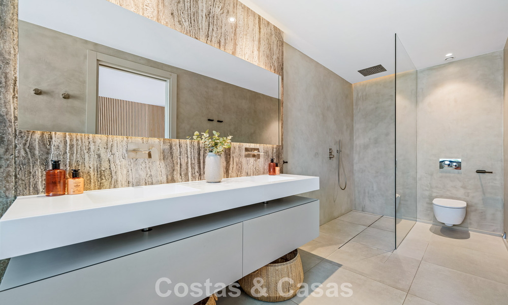Villa de luxe moderne à vendre dans un style architectural contemporain, à quelques minutes à pied de Puerto Banus, Marbella 788891