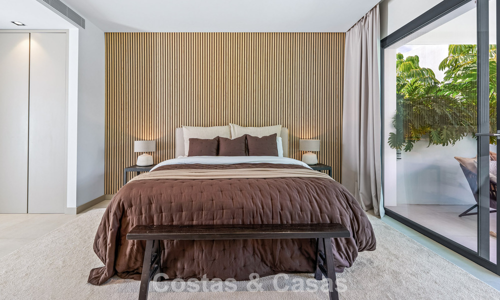 Villa de luxe moderne à vendre dans un style architectural contemporain, à quelques minutes à pied de Puerto Banus, Marbella 788893
