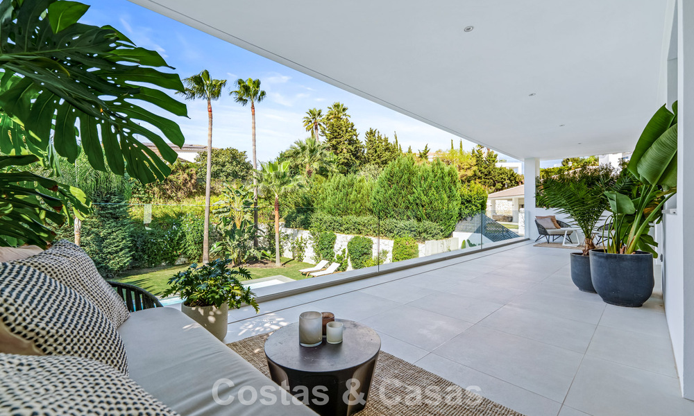 Villa de luxe moderne à vendre dans un style architectural contemporain, à quelques minutes à pied de Puerto Banus, Marbella 788894