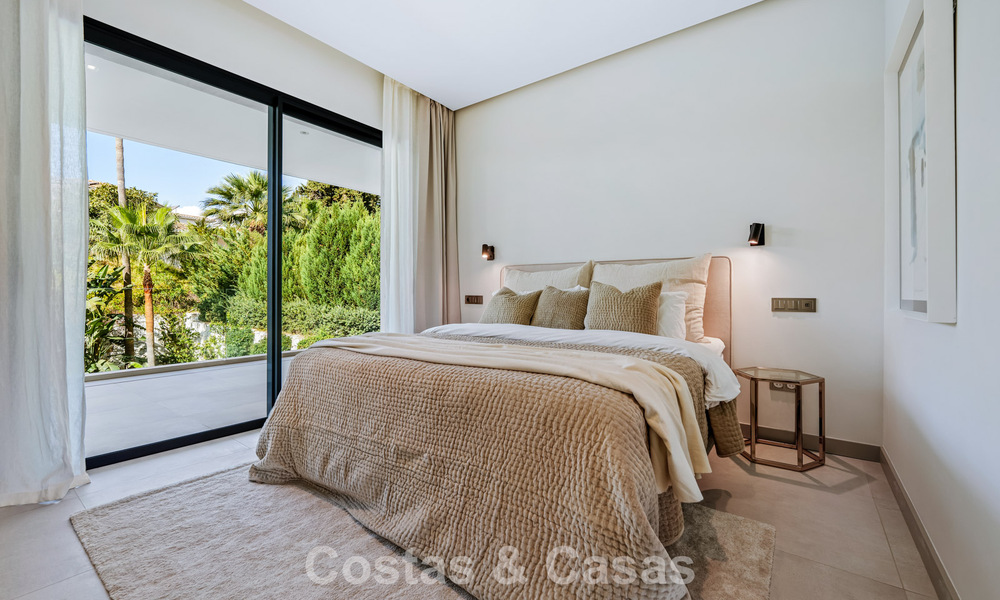Villa de luxe moderne à vendre dans un style architectural contemporain, à quelques minutes à pied de Puerto Banus, Marbella 788896