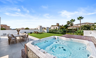 Villa de luxe moderne à vendre dans un style architectural contemporain, à quelques minutes à pied de Puerto Banus, Marbella 788899 