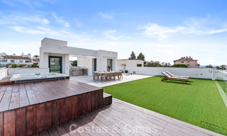 Villa de luxe moderne à vendre dans un style architectural contemporain, à quelques minutes à pied de Puerto Banus, Marbella 788900 